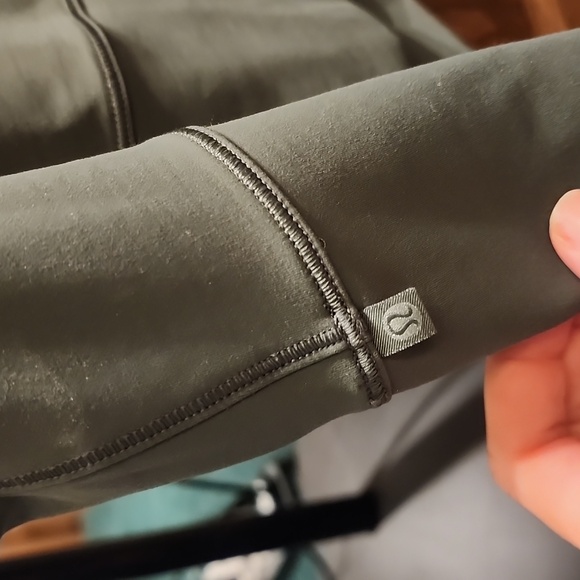 🍋Lululemon Everlux Power Pivot tank - Picture 4 of 4